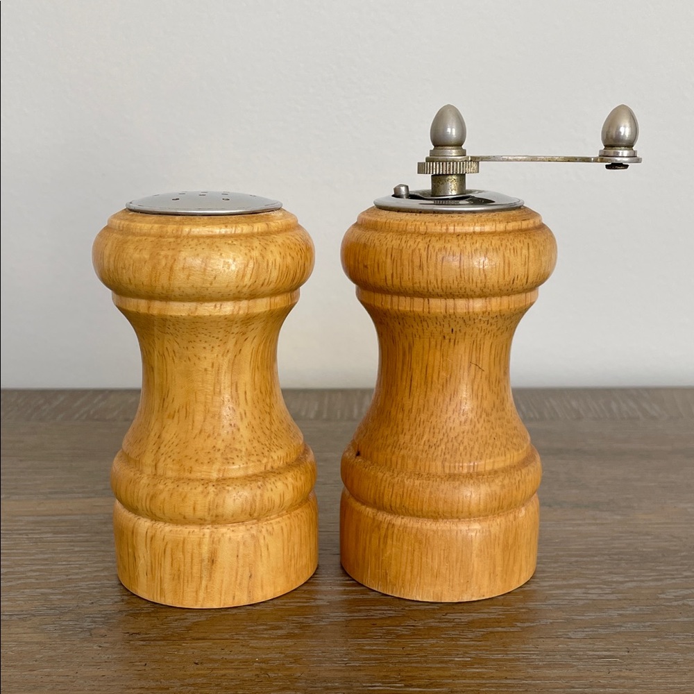 Classic Wooden Salt and Pepper Mill Set - Light Wood